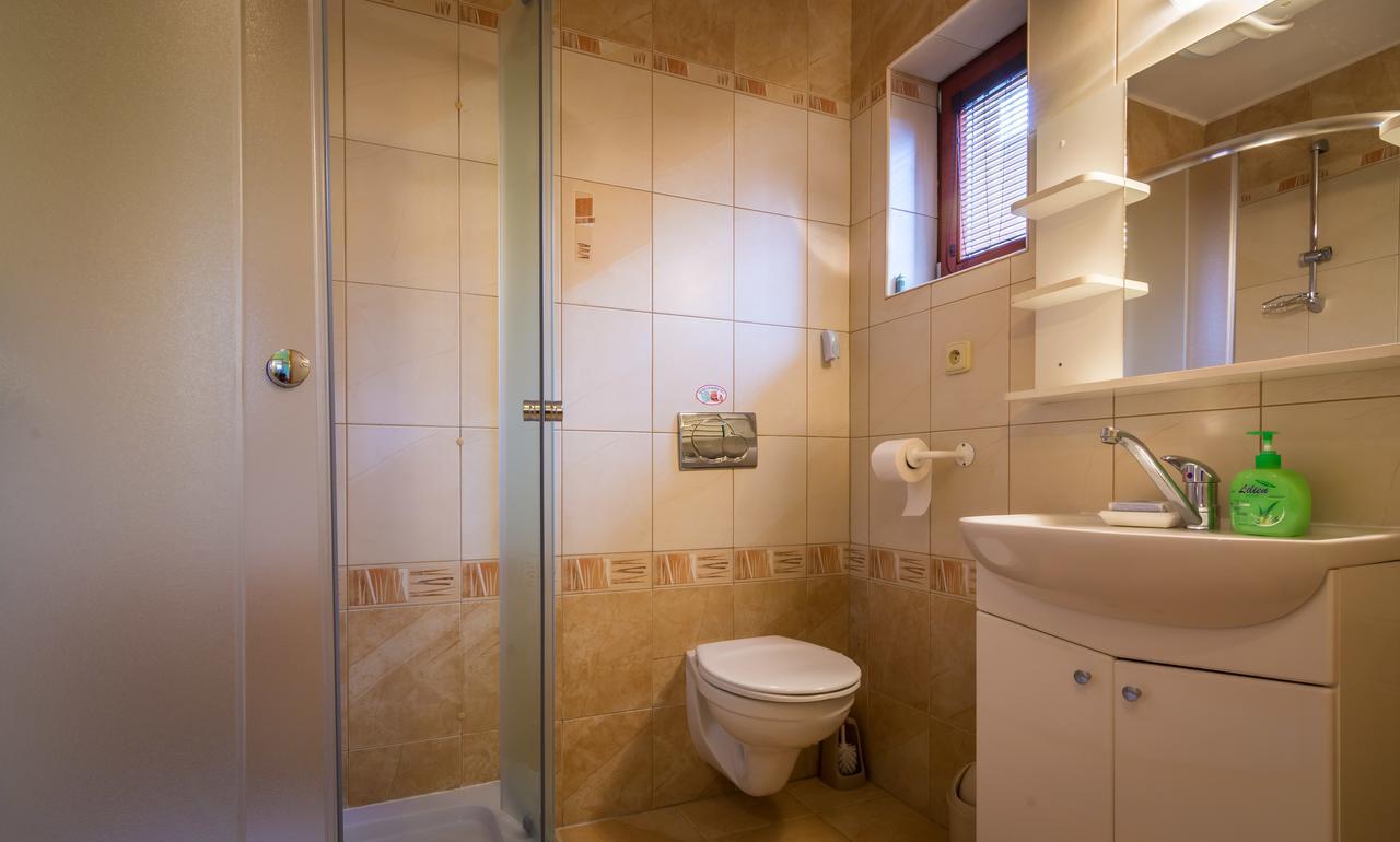 Ada Apartments Липтовски-Трновец Экстерьер фото